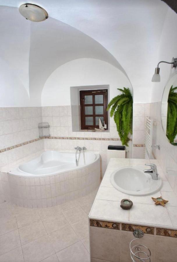 Vip Miku Apartman 2 Mikulov Exteriör bild